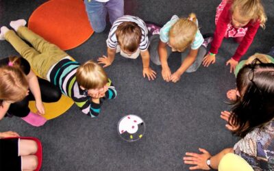 Jugar y aprender: el papel de la educadora infantil