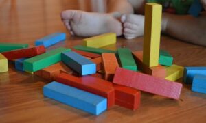 Descubre paso a paso cómo aplicar el método Montessori en casa