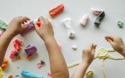 ¿Qué son las neuronas espejo y para qué se usan en educación?